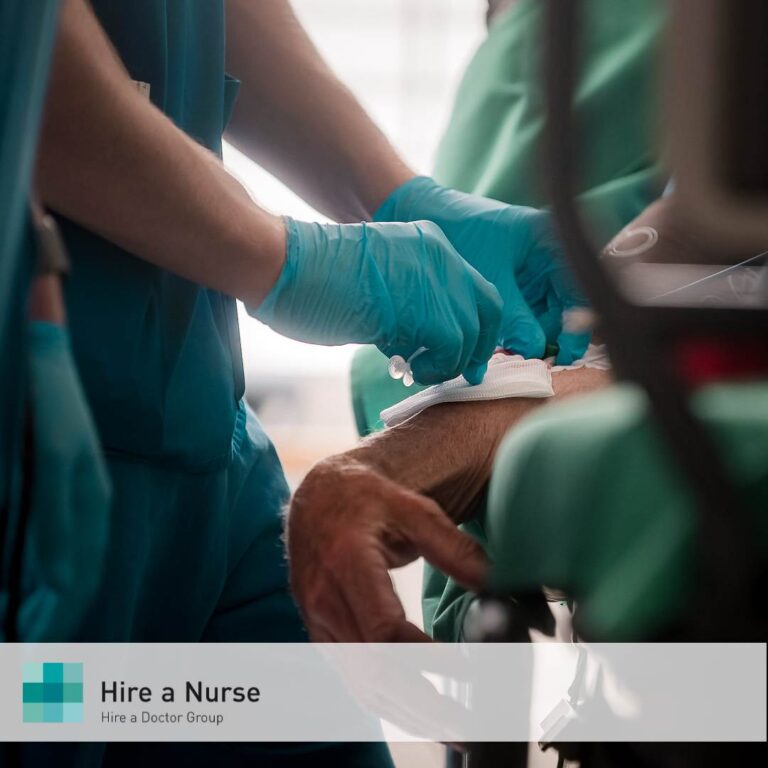 Physician Assistance von Hire a Nurse bei der Patientenbehandlung